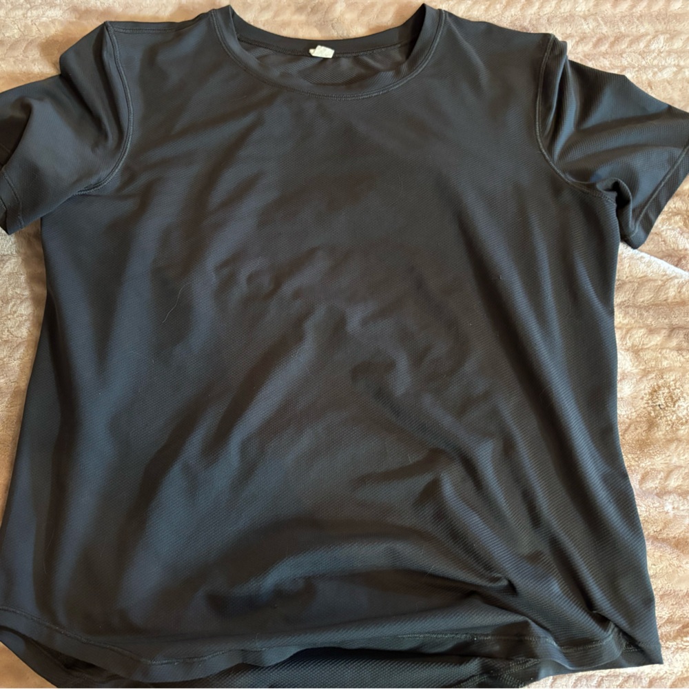 Black Lululemon Breathable Top!